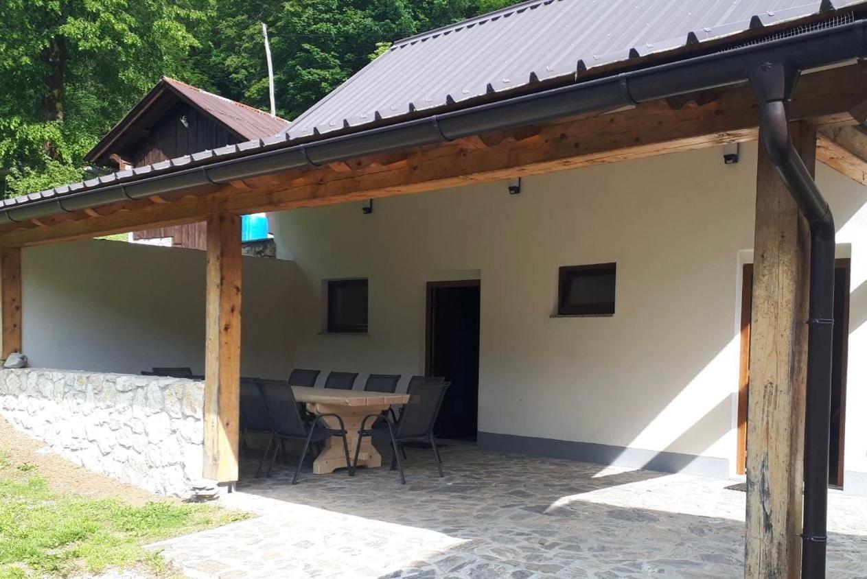 Posestvo Tmzek Villa โบเว็ก ภายนอก รูปภาพ
